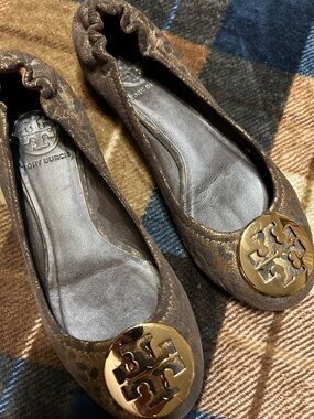 Tory Burch Brown Logo Round-Toe Ballet Flats with Gold Emblem